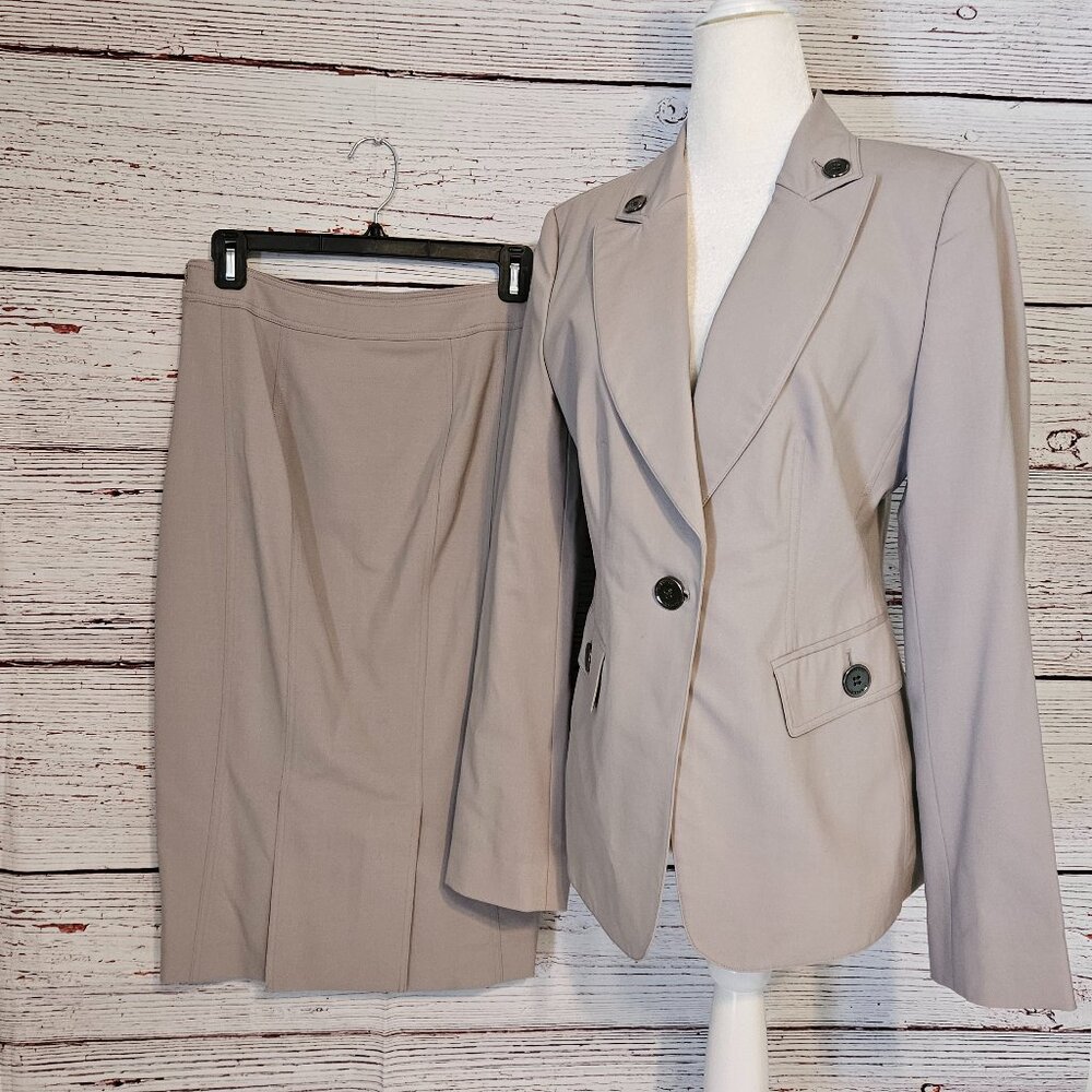Burberry Women’s Skirt Suit Set Blazer & Skirt Size 8
